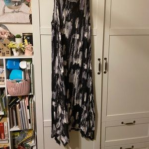 SOLD Long black and white sleeveless shark bite dress
